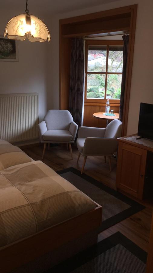Pension - Gaestehaus Zum Pfaelzerwald Hinterweidenthal Bagian luar foto