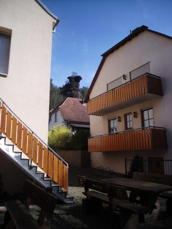 Pension - Gaestehaus Zum Pfaelzerwald Hinterweidenthal Bagian luar foto