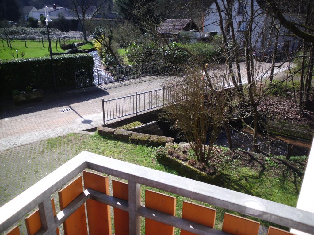Pension - Gaestehaus Zum Pfaelzerwald Hinterweidenthal Bagian luar foto