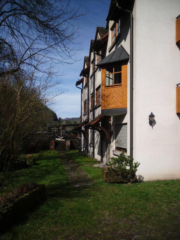 Pension - Gaestehaus Zum Pfaelzerwald Hinterweidenthal Bagian luar foto