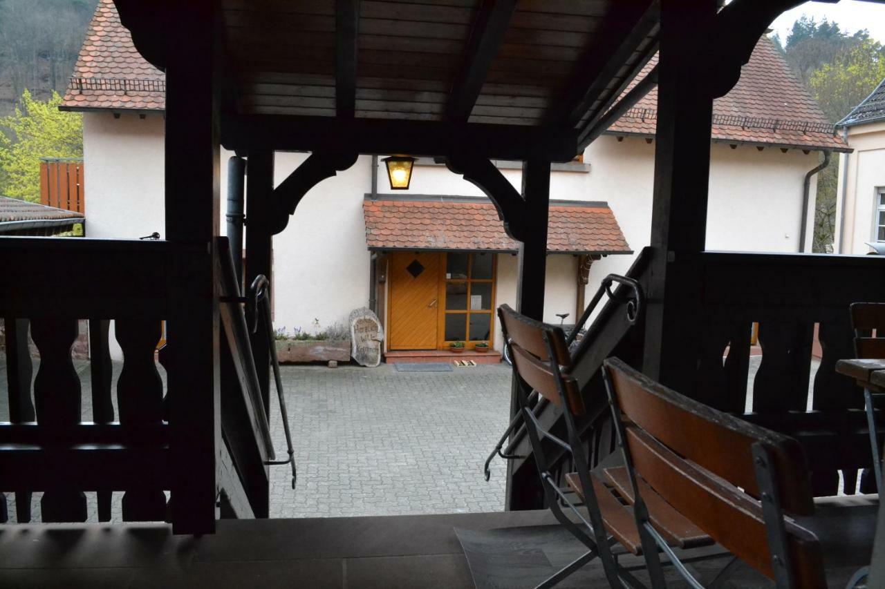 Pension - Gaestehaus Zum Pfaelzerwald Hinterweidenthal Bagian luar foto