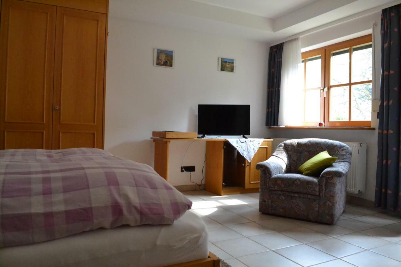 Pension - Gaestehaus Zum Pfaelzerwald Hinterweidenthal Bagian luar foto