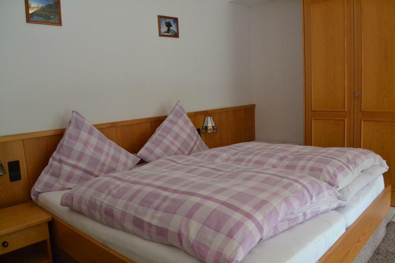 Pension - Gaestehaus Zum Pfaelzerwald Hinterweidenthal Bagian luar foto